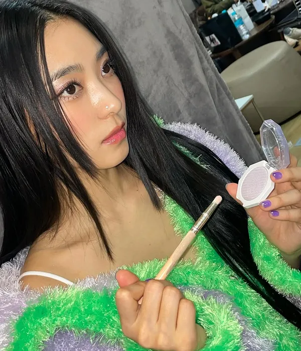 Korean female hairstyle with long straight hair styled in a hime cut without bangs