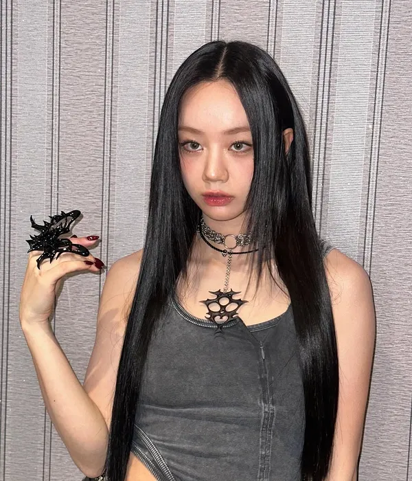 orean female hairstyle featuring long straight hair with a sleek hime
