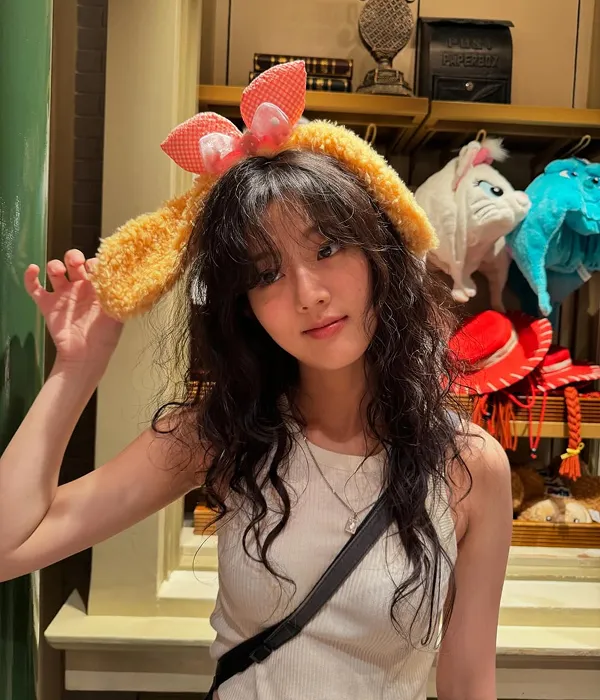 Korean female hairstyle with layered hippie perm and see-through side bangs