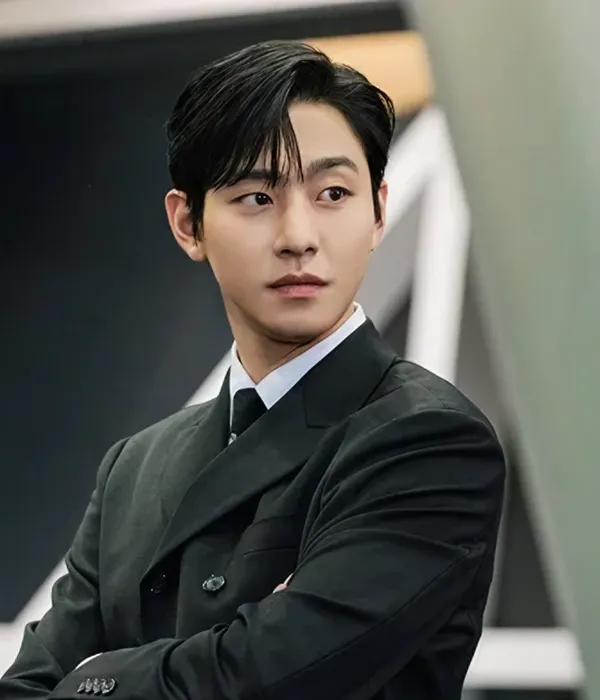 Korean actor Ahn Hyo Seop with a gail perm hairstyle
