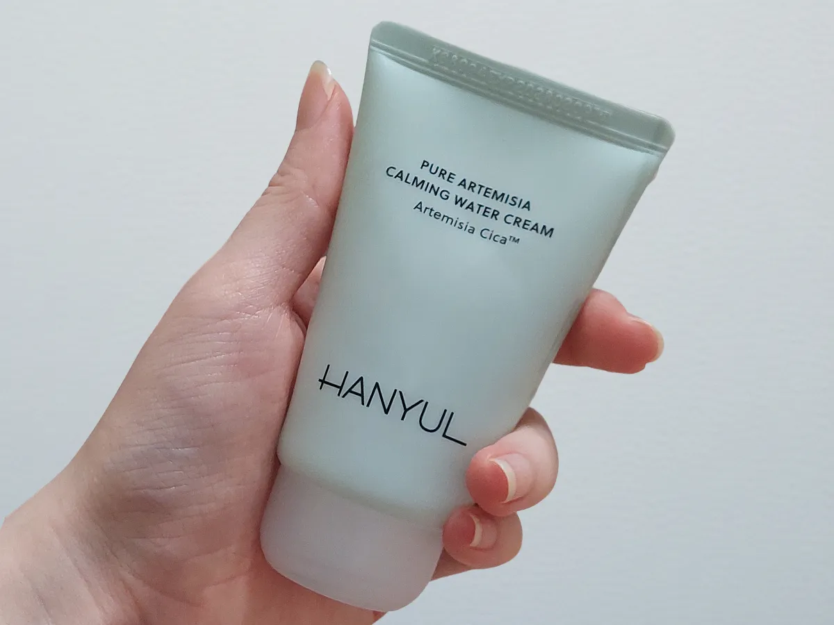 The Hanyul Pure Artemisia Gel Cream held in hand.