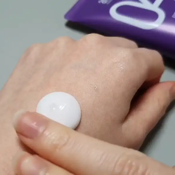 Testing the Amos Professional Curling Essence texture on the back of the hand